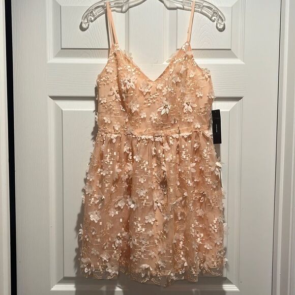 Lulus peach floral textured print dress size small NWT. - Picture 3 of 11